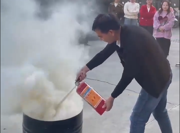 sunbet电气消防演习，烟幕起，警报鸣，实操演练筑安全防线，防患未然！